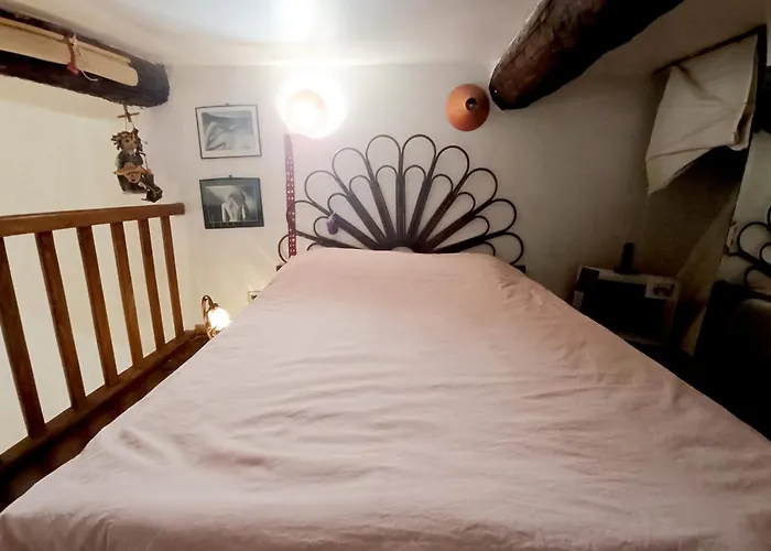 아파트 Loft In The Heart Of